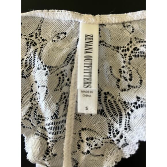Zenana Outfitters White Lace Bralette Small Padded removable cups racerback - Picture 3 of 5